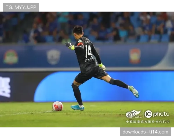 【2026年4月中超联赛·赛前·报道赛前最后一练，沧州雄狮重点加练由守转攻的第一脚出球